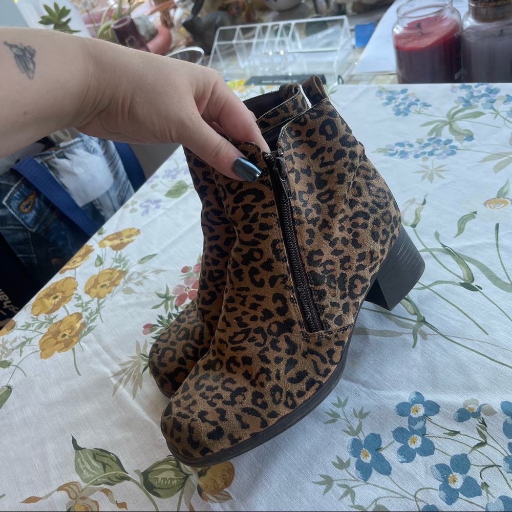 90s dual zip leopard boots